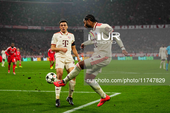 Serge Gnabry of Bayern Munich  controls the ball during the Champions League Round 4 match between Bayern Munich v Benfica at the Allianz ar...