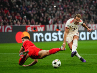 Harry Kane of Bayern Munich  shoots on goal during the Champions League Round 4 match between Bayern Munich v Benfica at the Allianz arena,...