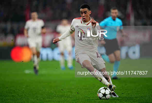 Jamal Musiala of Bayern Munich  controls the ball during the Champions League Round 4 match between Bayern Munich v Benfica at the Allianz a...