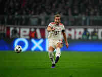 Harry Kane of Bayern Munich  controls the ball during the Champions League Round 4 match between Bayern Munich v Benfica at the Allianz aren...