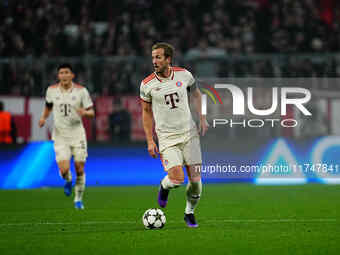 Harry Kane of Bayern Munich  controls the ball during the Champions League Round 4 match between Bayern Munich v Benfica at the Allianz aren...