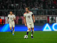 Harry Kane of Bayern Munich  controls the ball during the Champions League Round 4 match between Bayern Munich v Benfica at the Allianz aren...