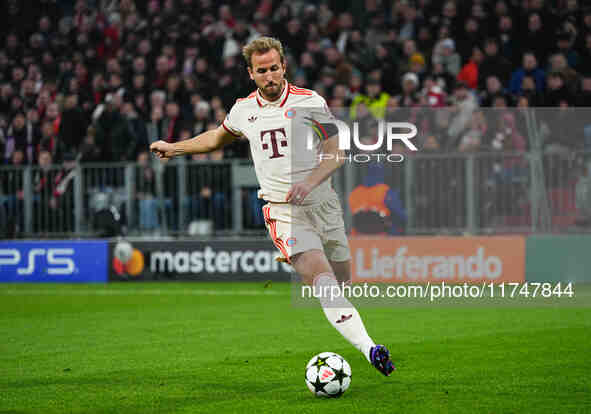 Harry Kane of Bayern Munich  controls the ball during the Champions League Round 4 match between Bayern Munich v Benfica at the Allianz aren...