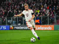 Harry Kane of Bayern Munich  controls the ball during the Champions League Round 4 match between Bayern Munich v Benfica at the Allianz aren...