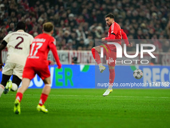 Orkun Kökçü of Benfica  controls the ball during the Champions League Round 4 match between Bayern Munich v Benfica at the Allianz arena, Mu...