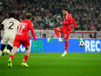 Orkun Kökçü of Benfica  controls the ball during the Champions League Round 4 match between Bayern Munich v Benfica at the Allianz arena, Mu...