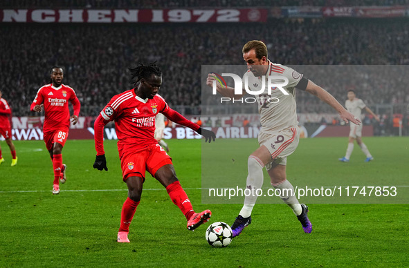 Harry Kane of Bayern Munich  controls the ball during the Champions League Round 4 match between Bayern Munich v Benfica at the Allianz aren...