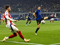 Matteo Darmian plays during the UEFA Champions League 2024/25 match between FC Internazionale and FC Arsenal at Stadio Giuseppe Meazza in Mi...