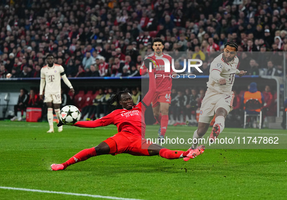 Serge Gnabry of Bayern Munich  controls the ball during the Champions League Round 4 match between Bayern Munich v Benfica at the Allianz ar...