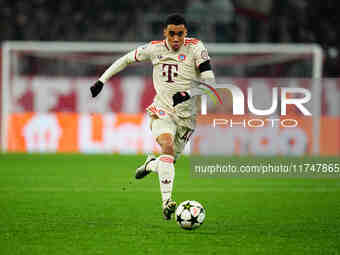 Jamal Musiala of Bayern Munich  controls the ball during the Champions League Round 4 match between Bayern Munich v Benfica at the Allianz a...