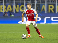 Leandro Trossard plays during the UEFA Champions League 2024/25 match between FC Internazionale and FC Arsenal at Stadio Giuseppe Meazza in...