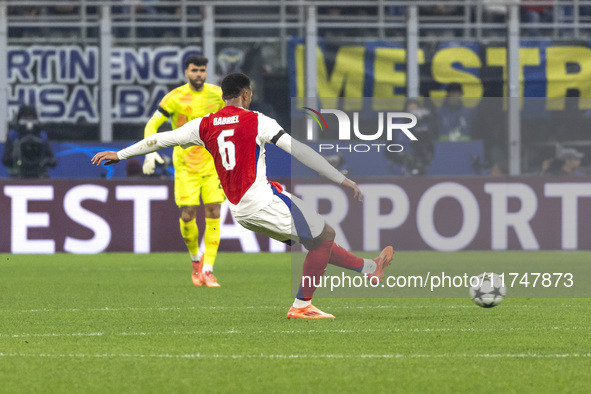 Gabriel Magalhaes plays during the UEFA Champions League 2024/25 match between FC Internazionale and FC Arsenal at Stadio Giuseppe Meazza in...