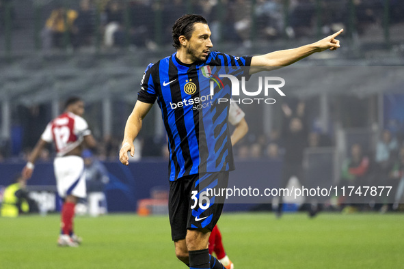 Matteo Darmian plays during the UEFA Champions League 2024/25 match between FC Internazionale and FC Arsenal at Stadio Giuseppe Meazza in Mi...