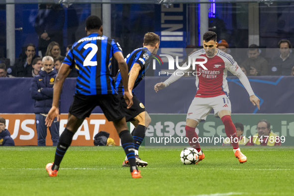 Gabriel Martinelli plays during the UEFA Champions League 2024/25 match between FC Internazionale and FC Arsenal in Milano, Italy, on Novemb...