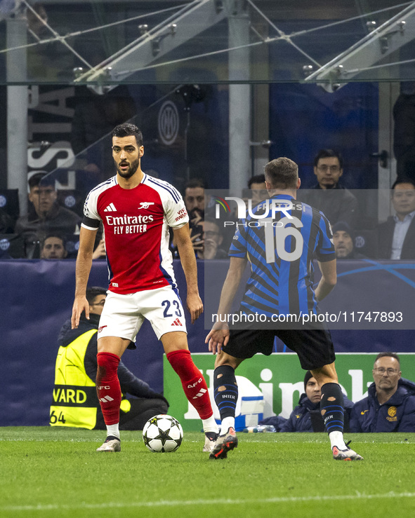 Mikel Merino plays during the UEFA Champions League 2024/25 match between FC Internazionale and FC Arsenal at Stadio Giuseppe Meazza in Mila...