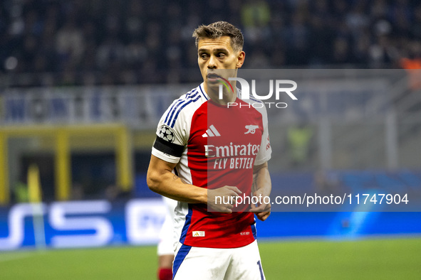 Leandro Trossard plays during the UEFA Champions League 2024/25 match between FC Internazionale and FC Arsenal at Stadio Giuseppe Meazza in...