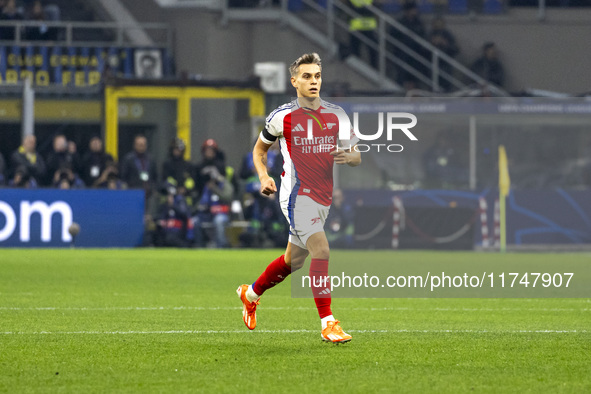 Leandro Trossard plays during the UEFA Champions League 2024/25 match between FC Internazionale and FC Arsenal at Stadio Giuseppe Meazza in...