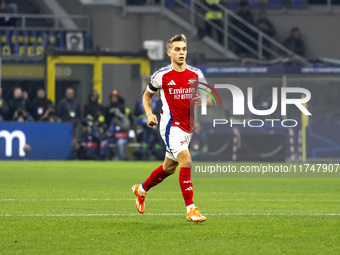 Leandro Trossard plays during the UEFA Champions League 2024/25 match between FC Internazionale and FC Arsenal at Stadio Giuseppe Meazza in...