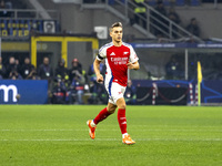 Leandro Trossard plays during the UEFA Champions League 2024/25 match between FC Internazionale and FC Arsenal at Stadio Giuseppe Meazza in...