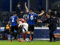 Stefan De Vrij and Simone Inzaghi participate in the UEFA Champions League 2024/25 match between FC Internazionale and FC Arsenal in Milano,...