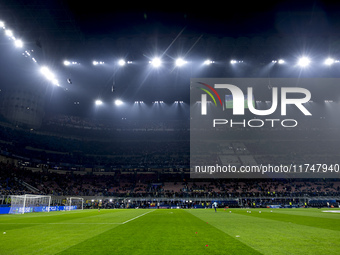 Arsenal warms up before the UEFA Champions League 2024/25 match between FC Internazionale and FC Arsenal at Stadio Giuseppe Meazza in Milano...