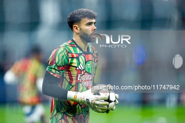 David Raya of Arsenal looks on during the UEFA Champions League 2024/25 League Phase MD4 match between FC Internazionale and Arsenal at Stad...