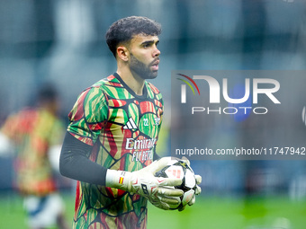 David Raya of Arsenal looks on during the UEFA Champions League 2024/25 League Phase MD4 match between FC Internazionale and Arsenal at Stad...