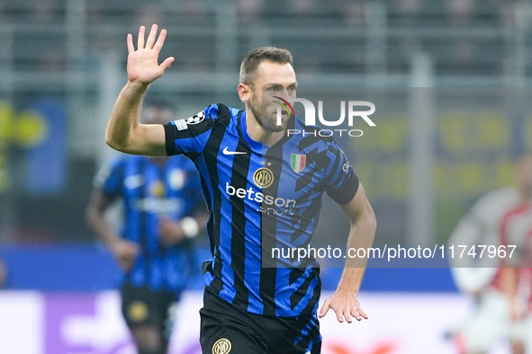 Stefan de Vrij of FC Internazionale gestures during the UEFA Champions League 2024/25 League Phase MD4 match between FC Internazionale and A...