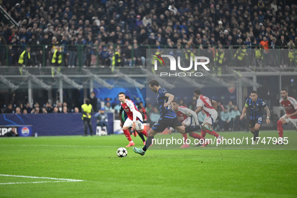 Hakan Calhanoglu of FC Internazionale scores a penalty during the UEFA Champions League stage match Phase MD4 between Inter FC Internazional...