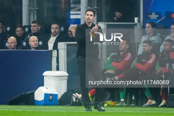 Mikel Arteta Head Coach of Arsenal gestures during the UEFA Champions League 2024/25 League Phase MD4 match between FC Internazionale and Ar...