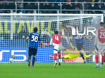 Hakan Calhanoglu of FC Internazionale scores first goal during the UEFA Champions League 2024/25 League Phase MD4 match between FC Internazi...