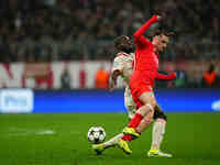 Kerem Aktürkoğlu of Benfica  controls the ball during the Champions League Round 4 match between Bayern Munich v Benfica at the Allianz aren...