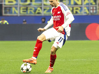 Gabriel Martinelli plays during the UEFA Champions League 2024/25 match between FC Internazionale and FC Arsenal at Stadio Giuseppe Meazza i...