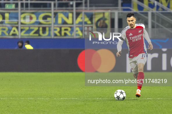 Gabriel Martinelli plays during the UEFA Champions League 2024/25 match between FC Internazionale and FC Arsenal at Stadio Giuseppe Meazza i...