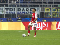 Jurrien Timber plays during the UEFA Champions League 2024/25 match between FC Internazionale and FC Arsenal at Stadio Giuseppe Meazza in Mi...