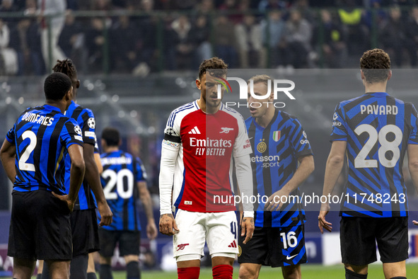 Ben White plays during the UEFA Champions League 2024/25 match between FC Internazionale and FC Arsenal at Stadio Giuseppe Meazza in Milano,...