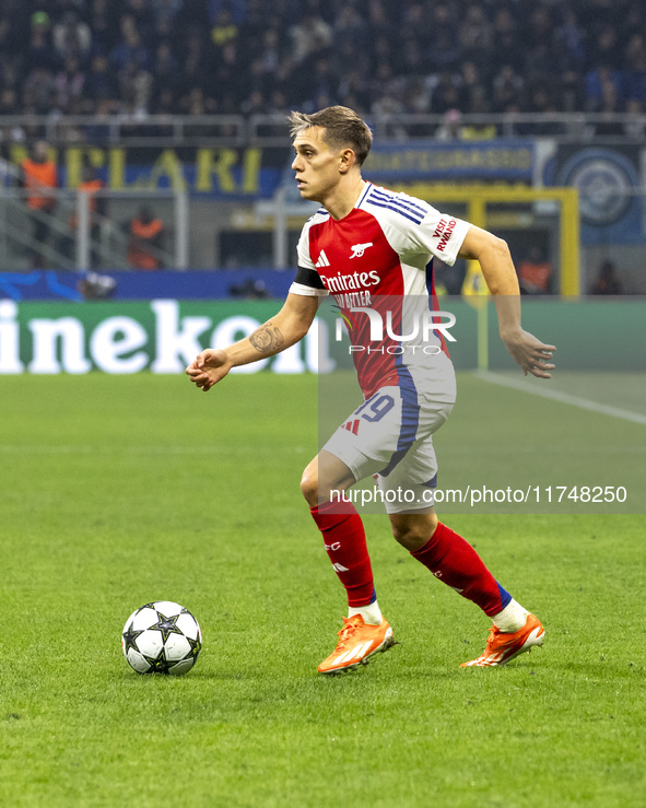 Leandro Trossard plays during the UEFA Champions League 2024/25 match between FC Internazionale and FC Arsenal in Milano, Italy, on November...