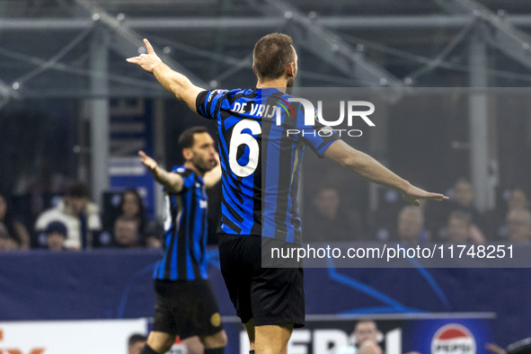 Stefan De Vrij plays during the UEFA Champions League 2024/25 match between FC Internazionale and FC Arsenal in Milano, Italy, on November 6...