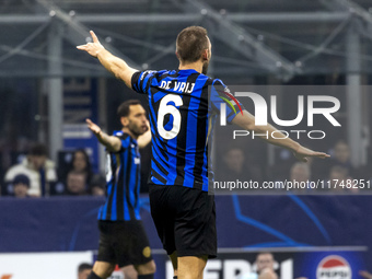 Stefan De Vrij plays during the UEFA Champions League 2024/25 match between FC Internazionale and FC Arsenal in Milano, Italy, on November 6...