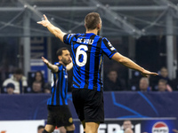 Stefan De Vrij plays during the UEFA Champions League 2024/25 match between FC Internazionale and FC Arsenal in Milano, Italy, on November 6...