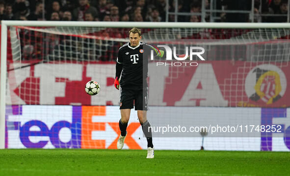 Manuel Neuer of Bayern Munich  controls the ball during the Champions League Round 4 match between Bayern Munich v Benfica at the Allianz ar...