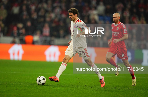 Thomas Müller of Bayern Munich  controls the ball during the Champions League Round 4 match between Bayern Munich v Benfica at the Allianz a...