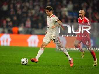 Thomas Müller of Bayern Munich  controls the ball during the Champions League Round 4 match between Bayern Munich v Benfica at the Allianz a...