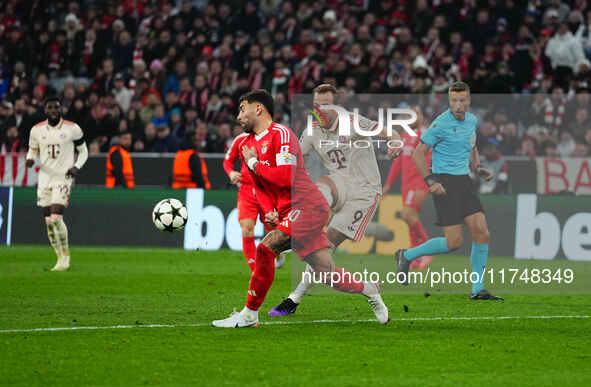 Harry Kane of Bayern Munich  shoots on goal during the Champions League Round 4 match between Bayern Munich v Benfica at the Allianz arena,...