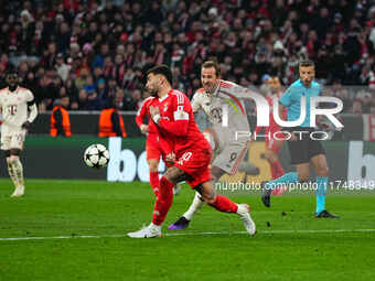 Harry Kane of Bayern Munich  shoots on goal during the Champions League Round 4 match between Bayern Munich v Benfica at the Allianz arena,...