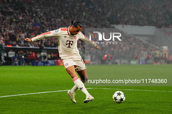 Leroy Sané of Bayern Munich  controls the ball during the Champions League Round 4 match between Bayern Munich v Benfica at the Allianz aren...