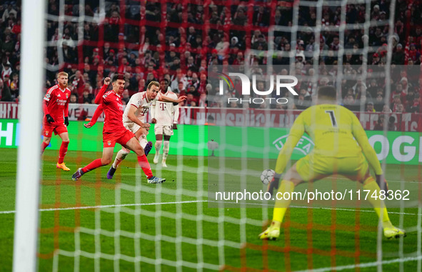 Harry Kane of Bayern Munich  shoots on goal during the Champions League Round 4 match between Bayern Munich v Benfica at the Allianz arena,...