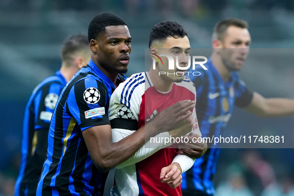 Gabriel Martinelli of Arsenal and Denzel Dumfries of FC Internazionale compete for the ball during the UEFA Champions League 2024/25 League...