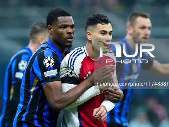 Gabriel Martinelli of Arsenal and Denzel Dumfries of FC Internazionale compete for the ball during the UEFA Champions League 2024/25 League...