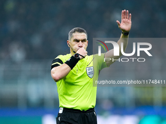 Referee Istvan Kovacs gestures during the UEFA Champions League 2024/25 League Phase MD4 match between FC Internazionale and Arsenal at Stad...